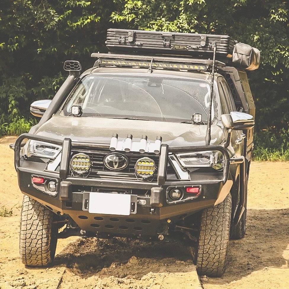 2020+ X and Z Toyota Hilux BULL BAR（後期型 X , Z 専用）